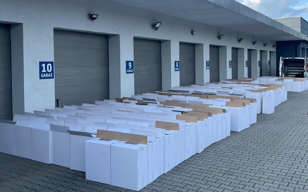 Miliony nielegalnych papierosów przejęte pod Krakowem. Straty Skarbu Państwa mogły sięgnąć 6 milionów złotych